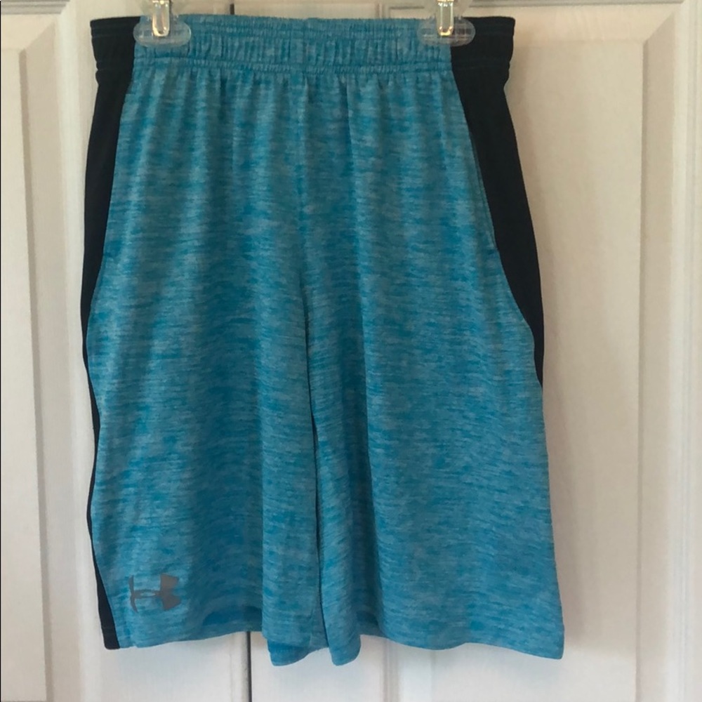 Boys Under Armour shorts size L